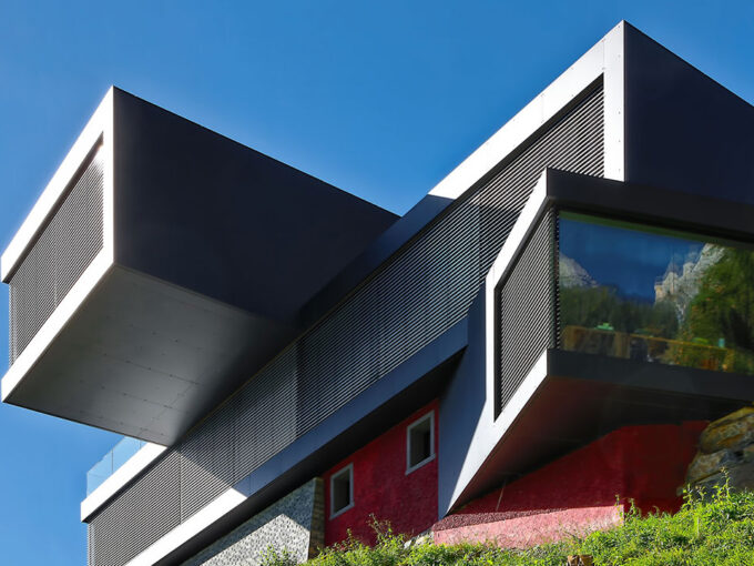 קוטג' חלומי במושב בצרה עם גינה פרטית ובריכת שחייה